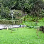 Waterfall House Faial da Terra