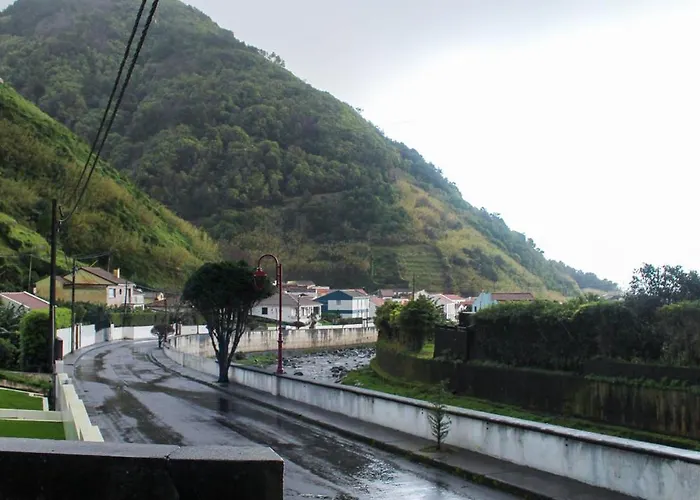 Holiday home Waterfall House *