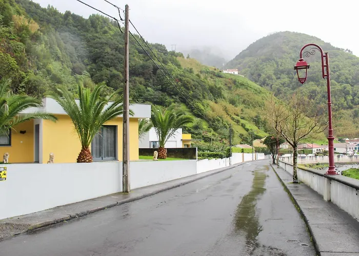 Holiday home Waterfall House