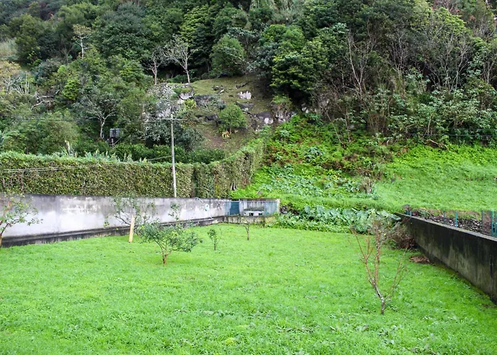 Waterfall House Faial da Terra