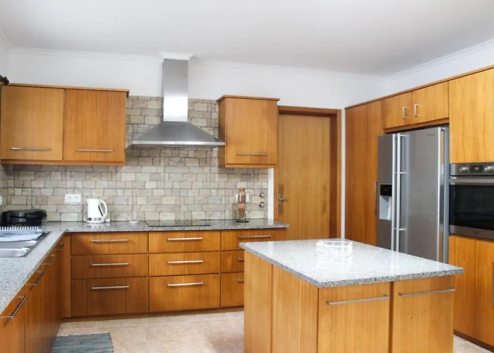 Waterfall House בית נופש *