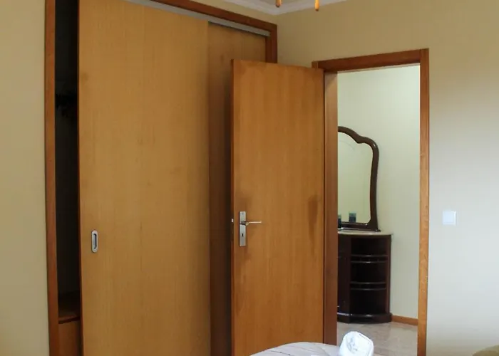 Waterfall House בית נופש