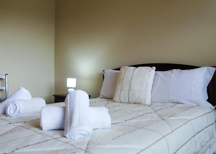 Waterfall House Faial da Terra